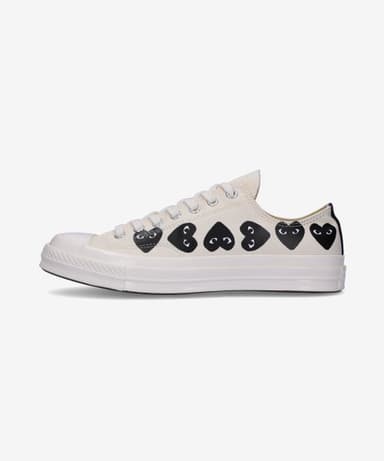 Comme des Garรงons Play x Converse Chuck 70 Multi Heart Low-Top Sneakers - Beige / P1K1262