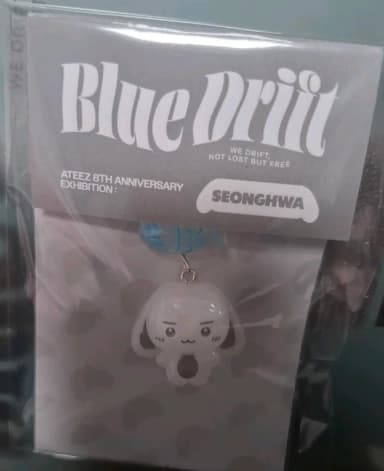 Sealed ATEEZ 8th Anniversary Exhibition Lucky Fish Keyring Seonghwa Silverni