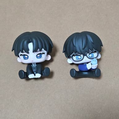 Ghostly All Sitting Figure Sol Um 2-Piece Set